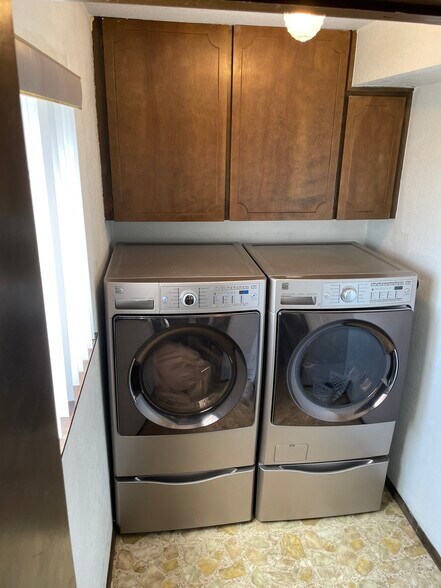 Building Photo - 995 Grandview Ave