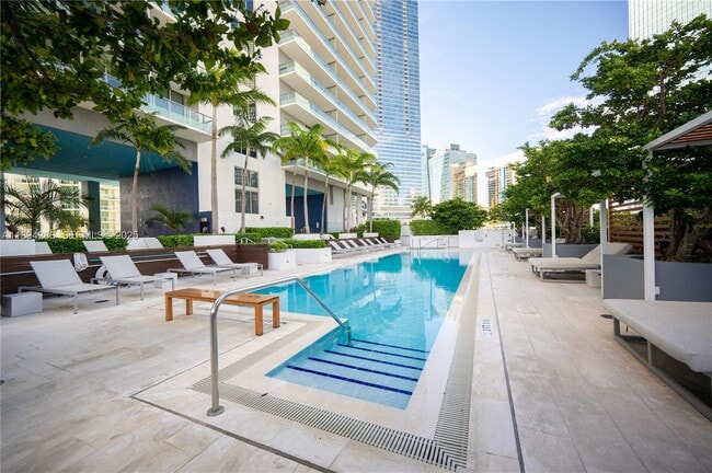 Building Photo - 1300 Brickell Bay Dr