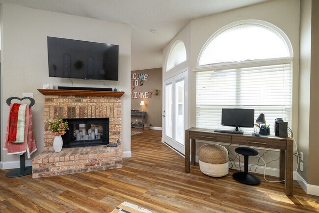 Building Photo - 3410 Los Alamos Ln