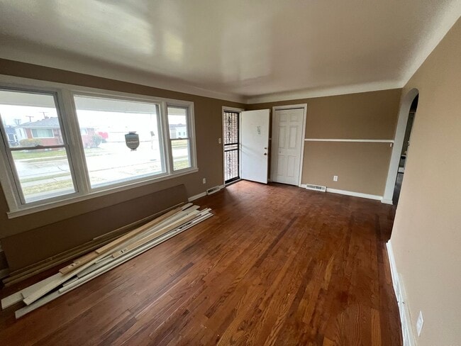 Building Photo - Stunning 3 Bedroom Brick House, near Gratiot in Roseville, freshly remodeled!