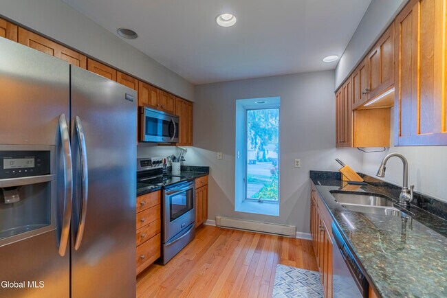 Building Photo - 28 White St