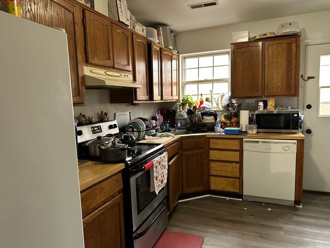 Building Photo - Albemarle Townhouse