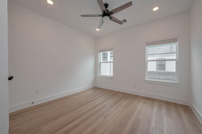 Building Photo - 2532 Wall St