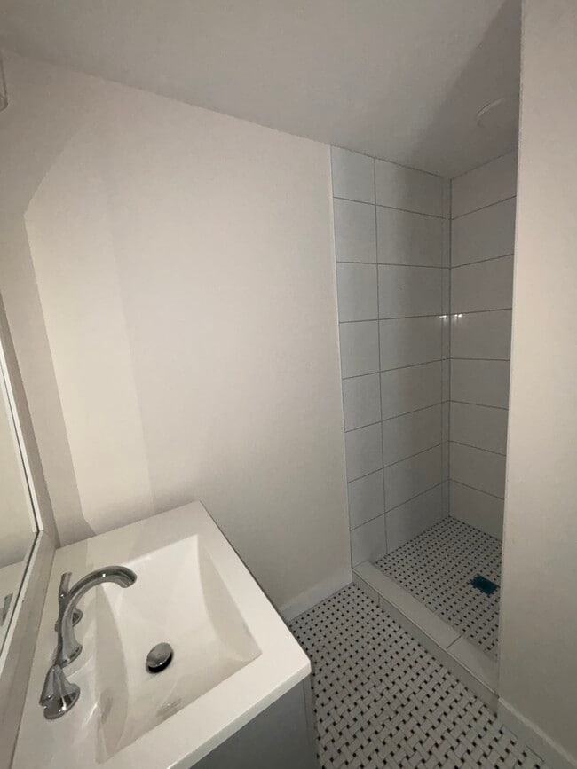 Building Photo - 1430-1413 13th Pl S