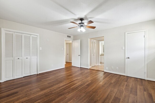 Building Photo - 9611 Meadowhill Dr