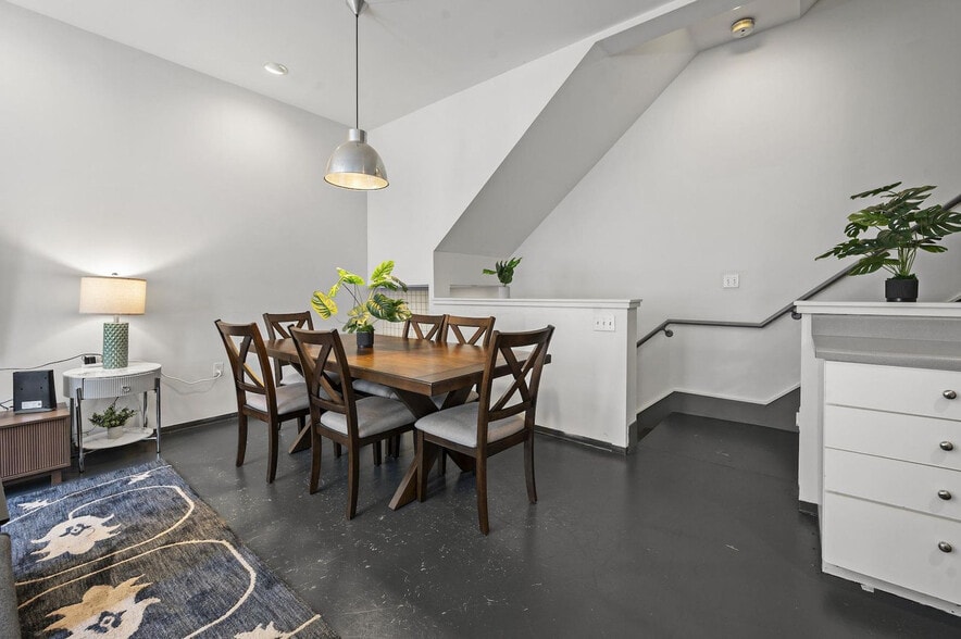 Building Photo - 160 E Berkeley St