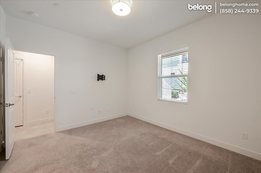 Building Photo - 4367 Pacifica Wy