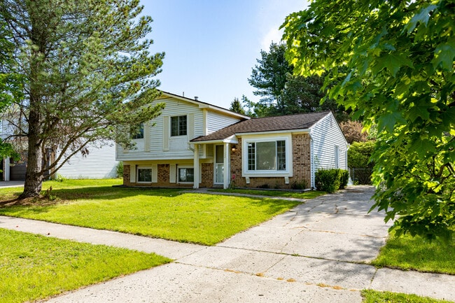 Primary Photo - 1152 Rue Deauville Blvd