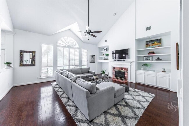 Building Photo - 2211 Merrill Hills Cir