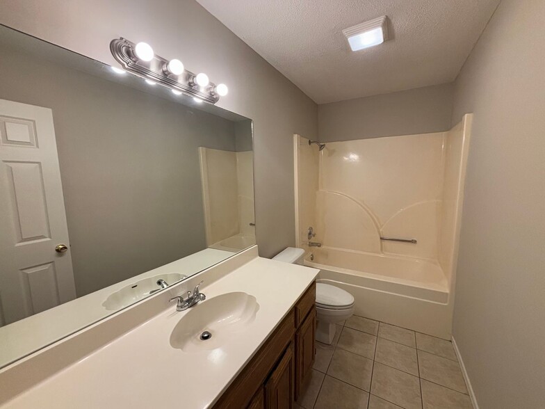 Building Photo - 3213 Cardinal Creek Cir