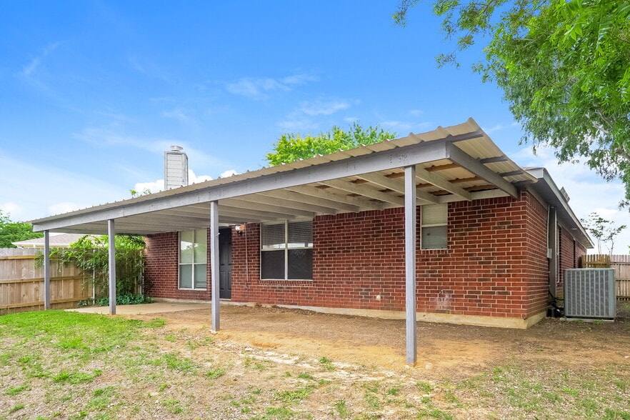 Building Photo - 5905 Aloe Ct