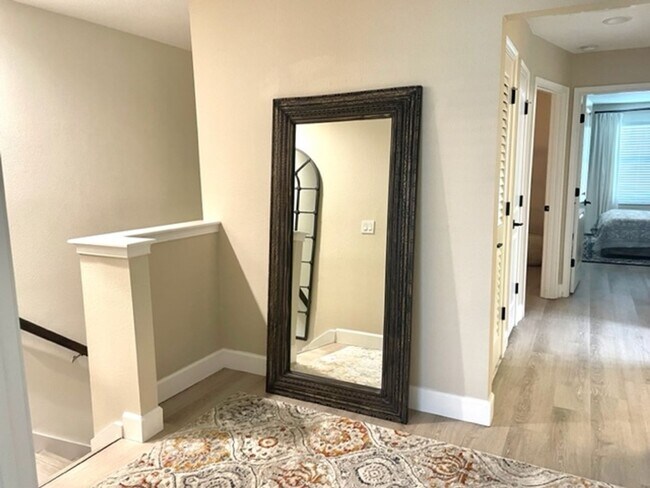 Building Photo - 3/2.5 ANNUAL/FURNISHED  TOWNHOUSE- GORGEOU...