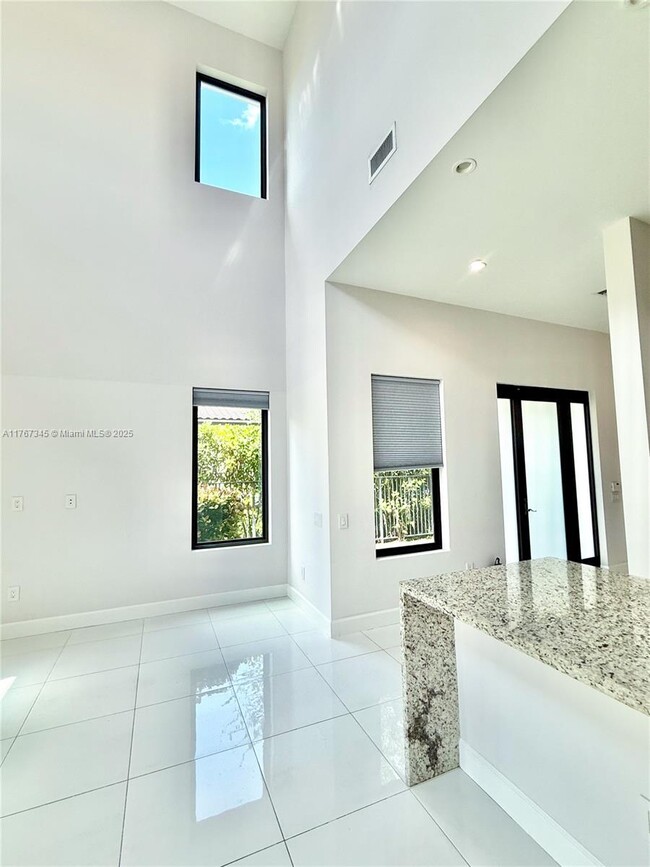 Building Photo - 5915 Brookfield Cir