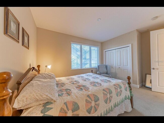 Building Photo - 1042 Bellasol Way