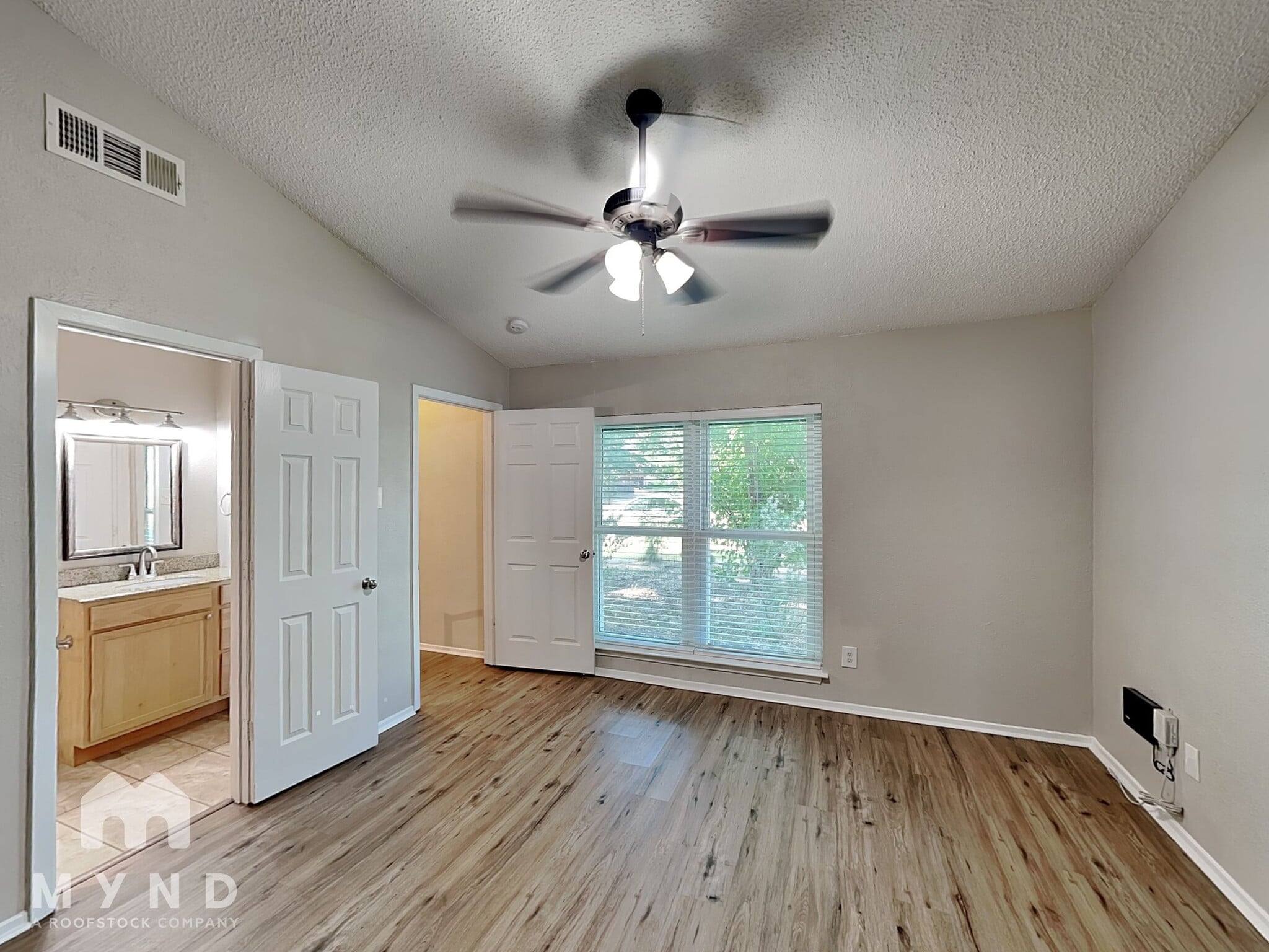 Building Photo - 605 Pyramid Dr
