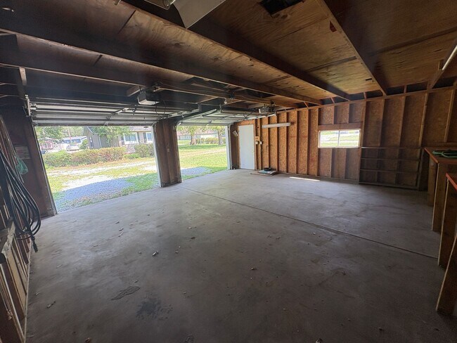Building Photo - 2209 Hawthorne Ave