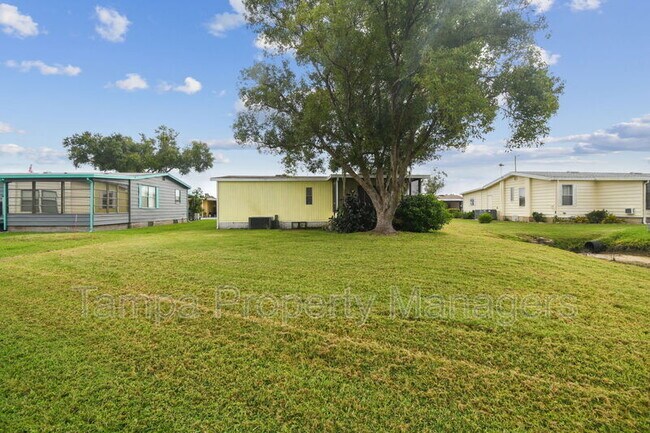 Building Photo - 201 Country Ln