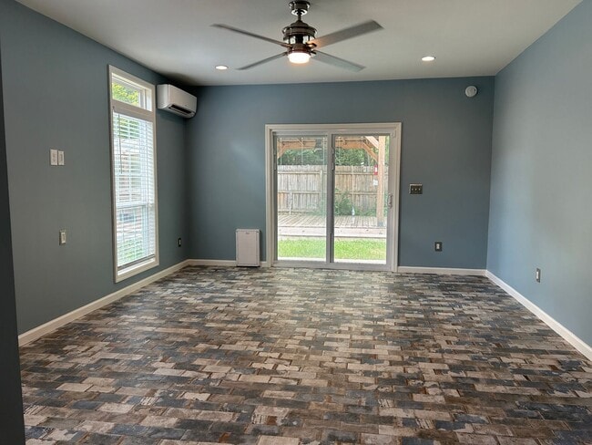 Building Photo - 236 Chadwick Ln