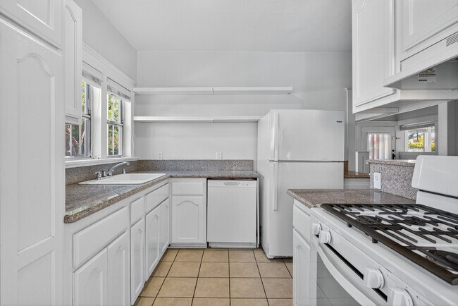 Building Photo - 521 Olive Ave