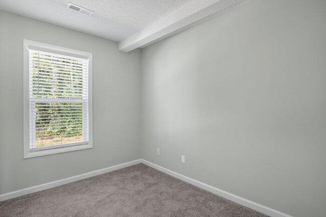 Building Photo - 515 Cely Ln