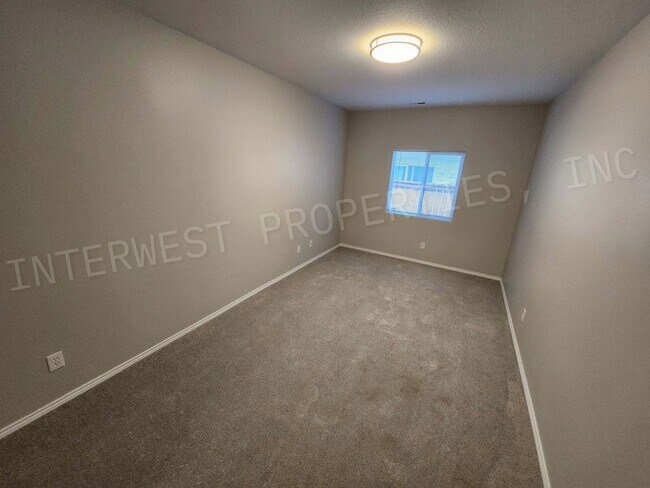 Building Photo - *1ST MONTH'S FREE RENT PROMO* Super Cute 3...