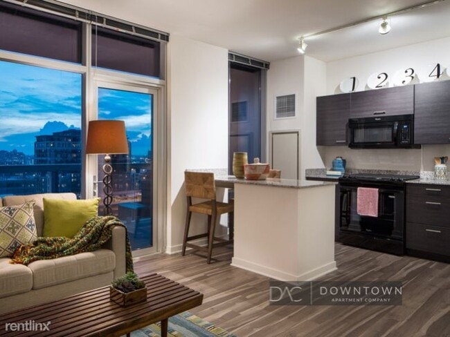 Primary Photo - 1 br, 1 bath Apartment - 770 N La Salle Dr