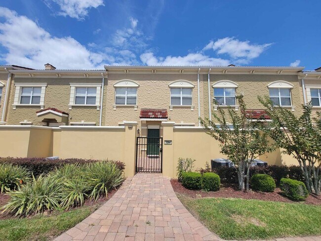 Primary Photo - 4/3.5 TOWNHOME VILLA in Waterstone-Davenpo...