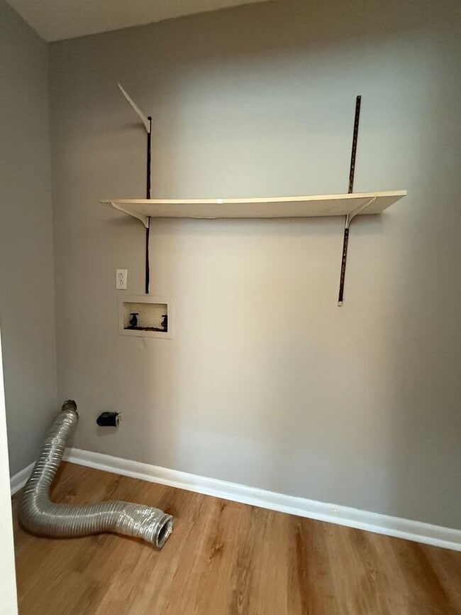 Building Photo - Fabulous Renovation!! Hermitage 1 Level Co...
