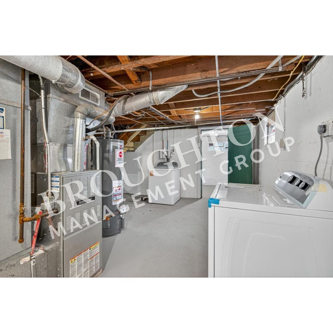 Building Photo - 5848 Acoma Dr