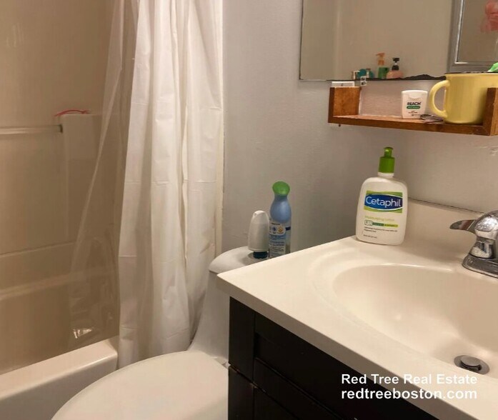 Building Photo - 210 Hemenway St