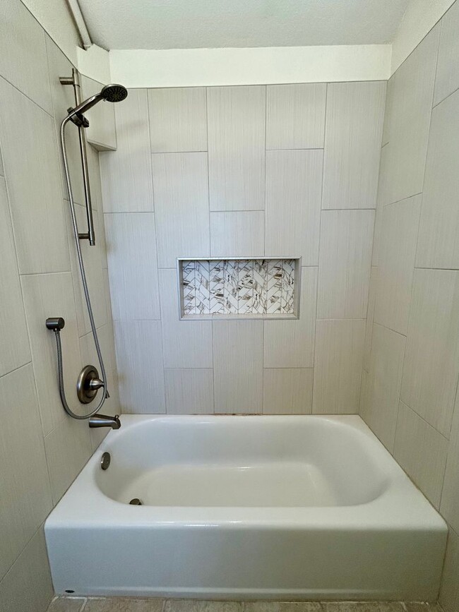 Building Photo - 1 Bed, 1 Bath Loft Condo in La Mesa!