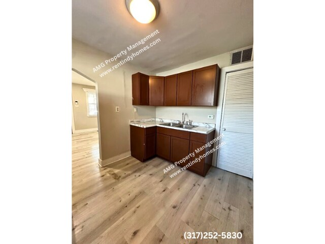 Building Photo - CENTER TOWNSHIP! **** SECTION 8 ****