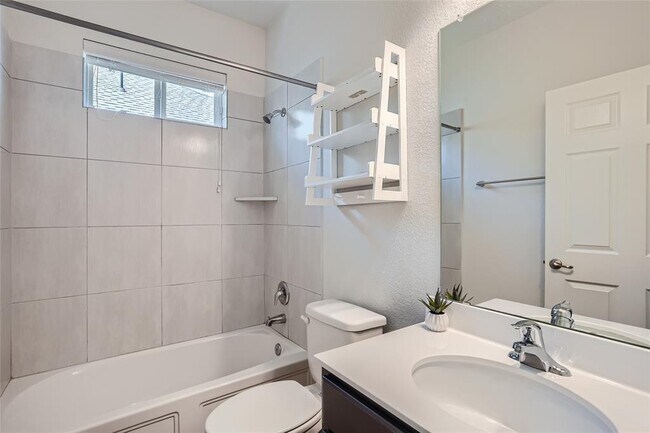 Building Photo - 821 Durness Dr