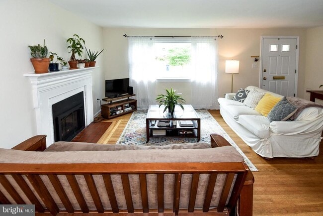 Building Photo - 6246 22nd Rd N