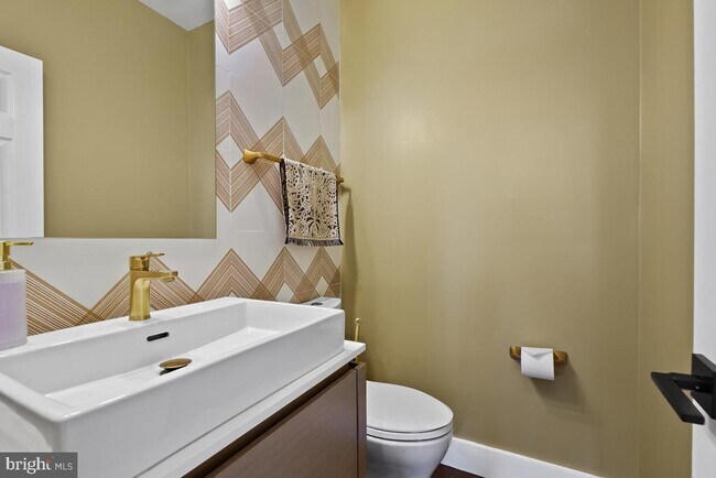 Building Photo - 6355 Highgrove Park Ct