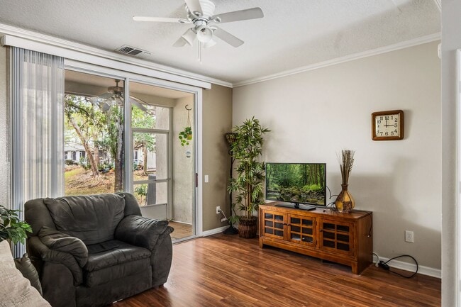 Building Photo - Beautifully Updated 2/2.5 Townhouse in the Heart of Lake Mary