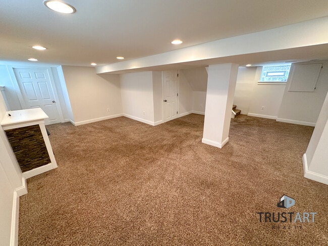 Building Photo - 4 Bedroom house in Foxchase area of North ...