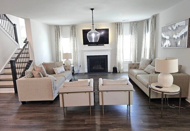 Building Photo - 3700 SF 4/4 Available Now!