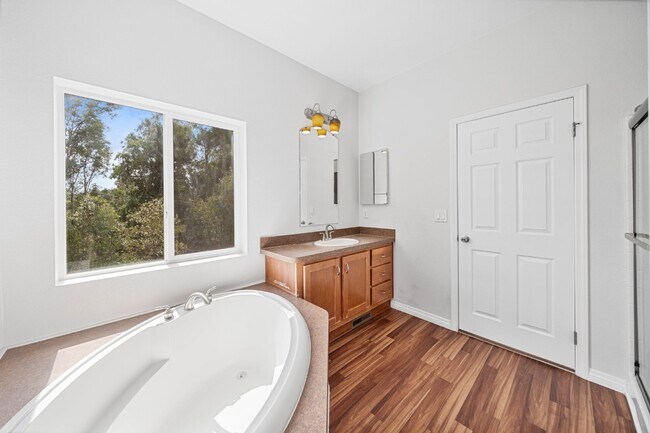 Building Photo - Escondido -Beautiful San Pasqual area ,Spa...