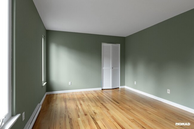 Building Photo - 1634 Farmington Ave