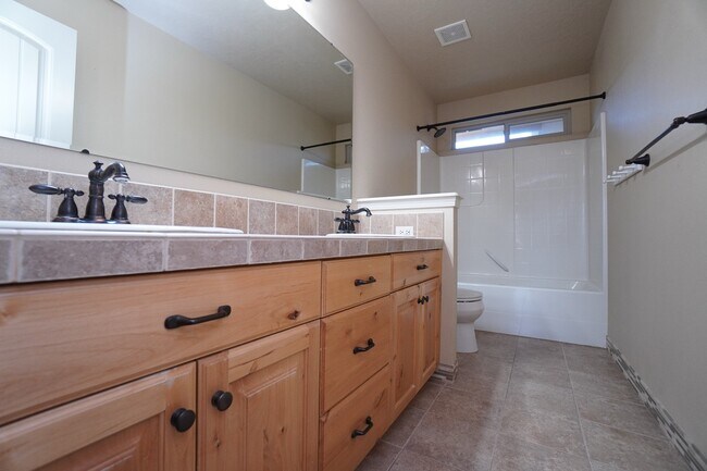 Building Photo - 2319 E Challis St