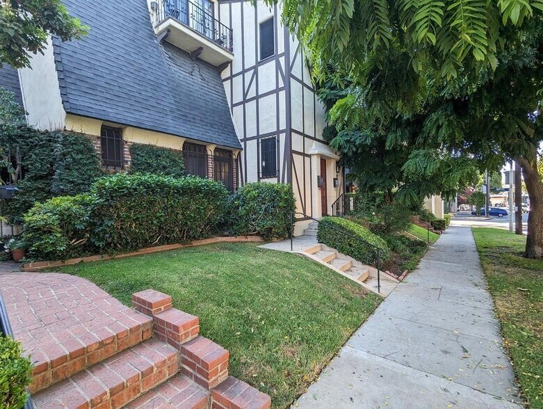 Building Photo - 1154 N Curson Ave