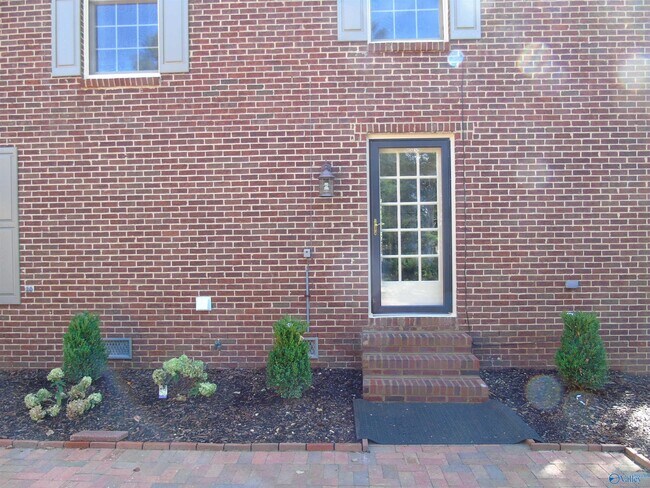 Building Photo - 3317 Lookout Dr SE