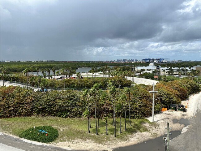 Building Photo - 6051 N Ocean Dr