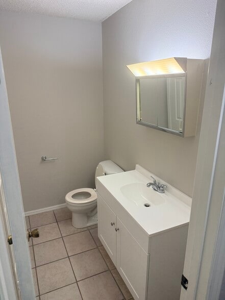 Building Photo - 828 Hardy Springs Cir