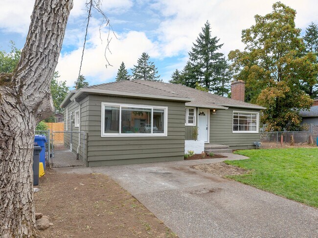 Building Photo - 6221 SE Knight St