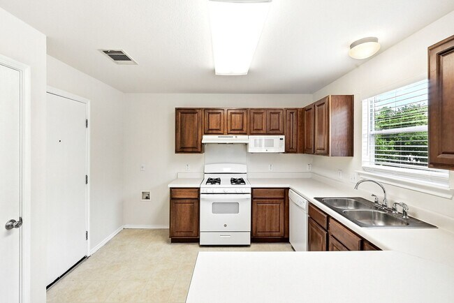 Building Photo - 220 Peppergrass Cove