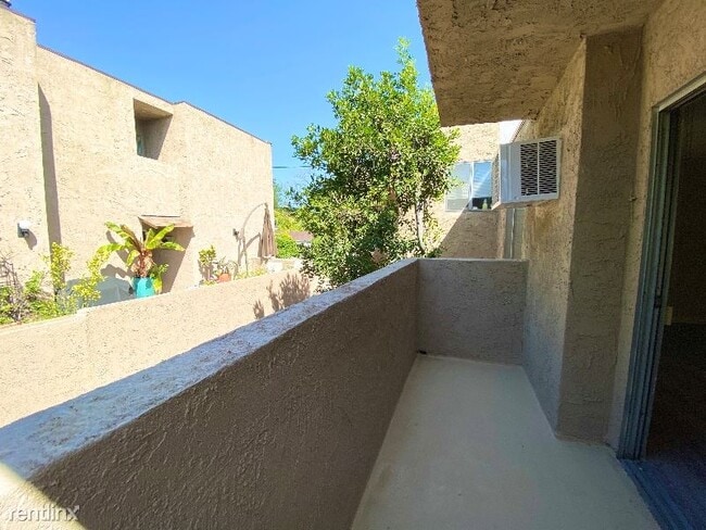 Building Photo - 1425 E Orange Grove Blvd
