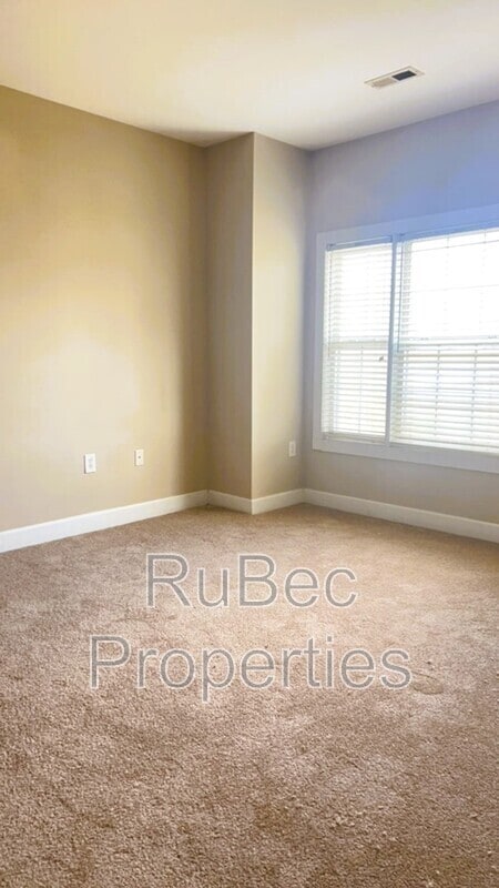 Building Photo - 8967 Meadow Vista Rd