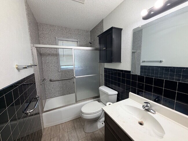 Building Photo - 3/2 close to universities and medical.